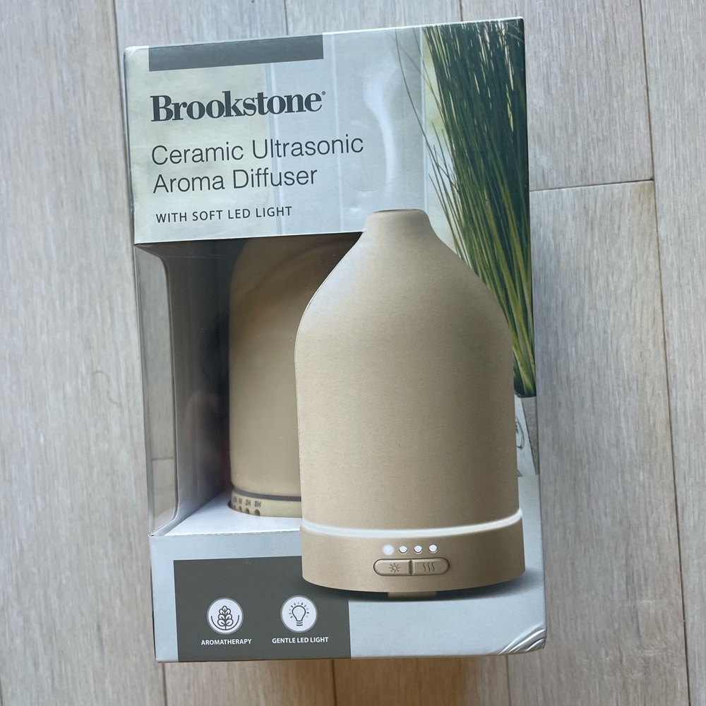 NWT Brookstone Ultrasonic Ceramic Diffuser